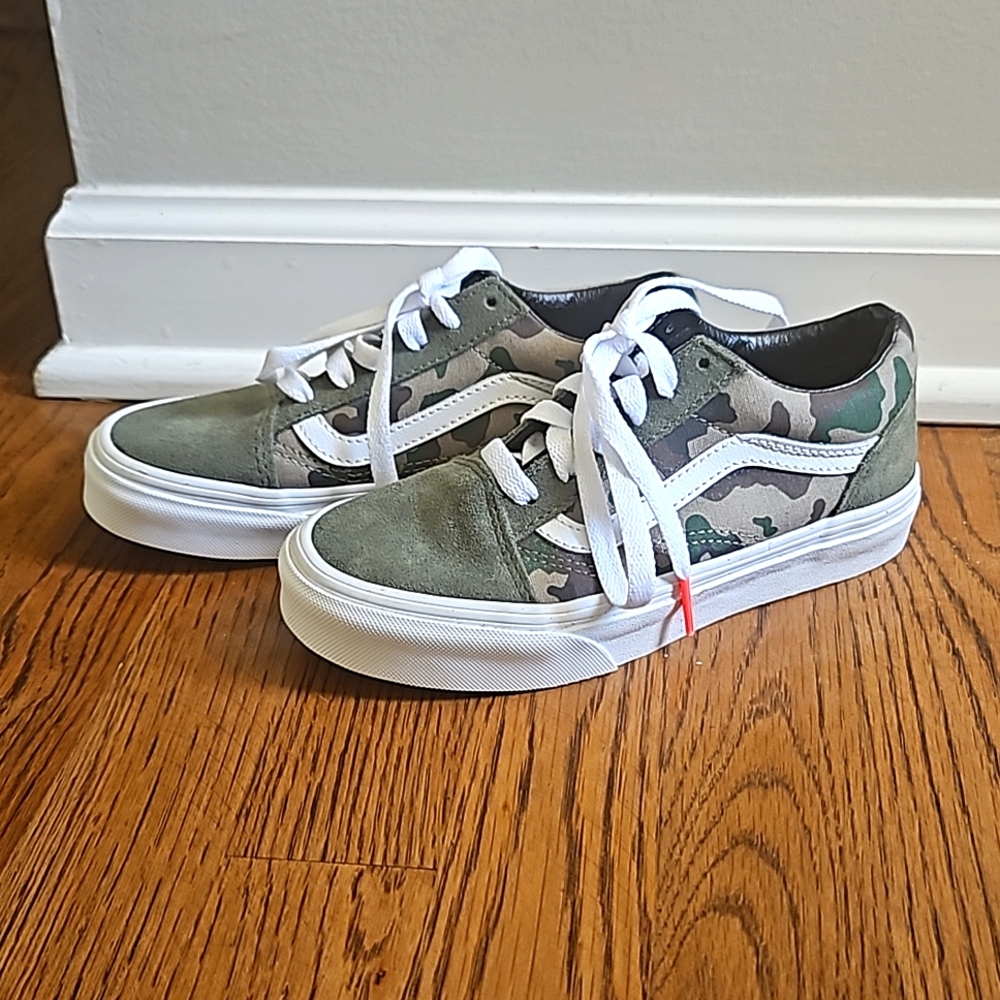 New Vans Unisex Youth Old Skool Skate Shoe Camo Olive/ White Size  1.5